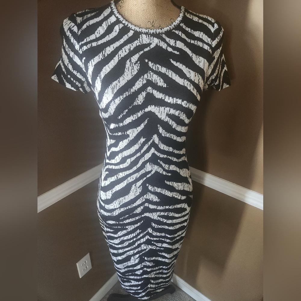 NWT St John Zebra Jacquard Knit‎ Sheath Dress Sz 2